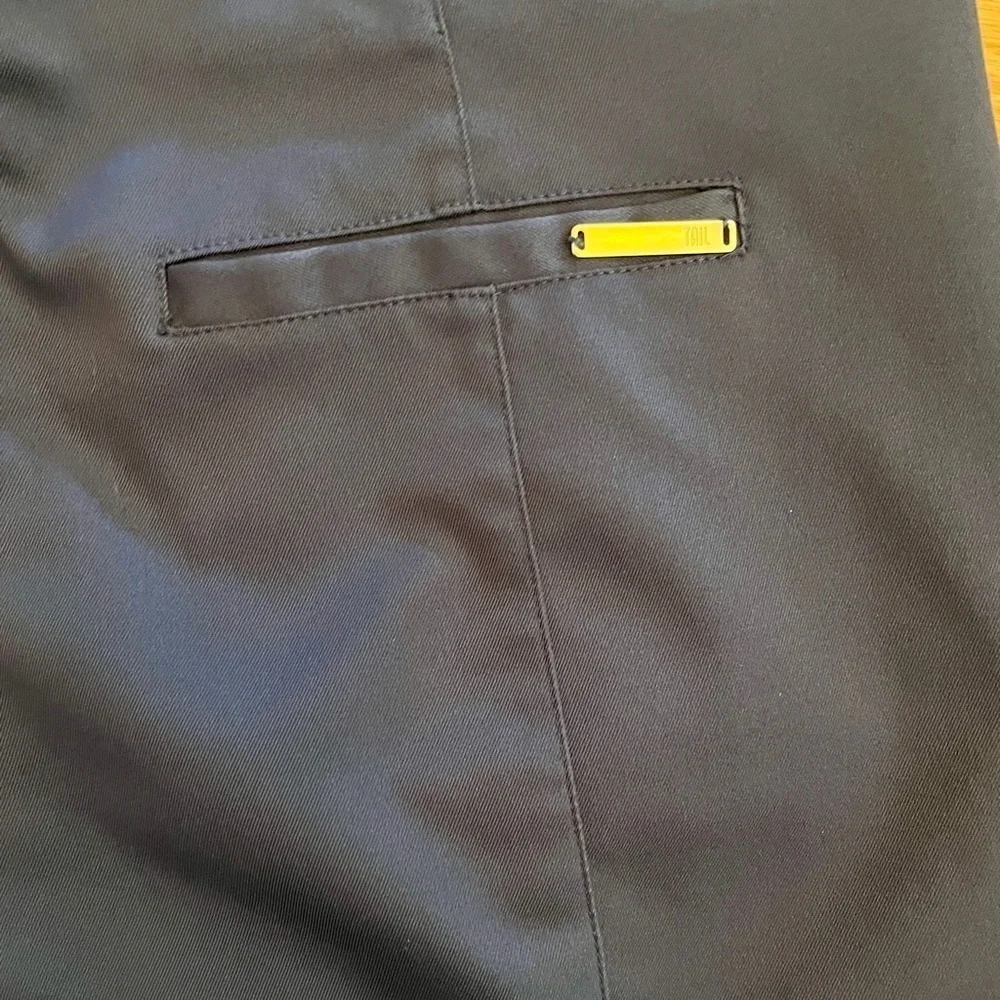 Tail Women's Navy Golf Shorts Size 12 Athletic Activewear with Pintuck Details